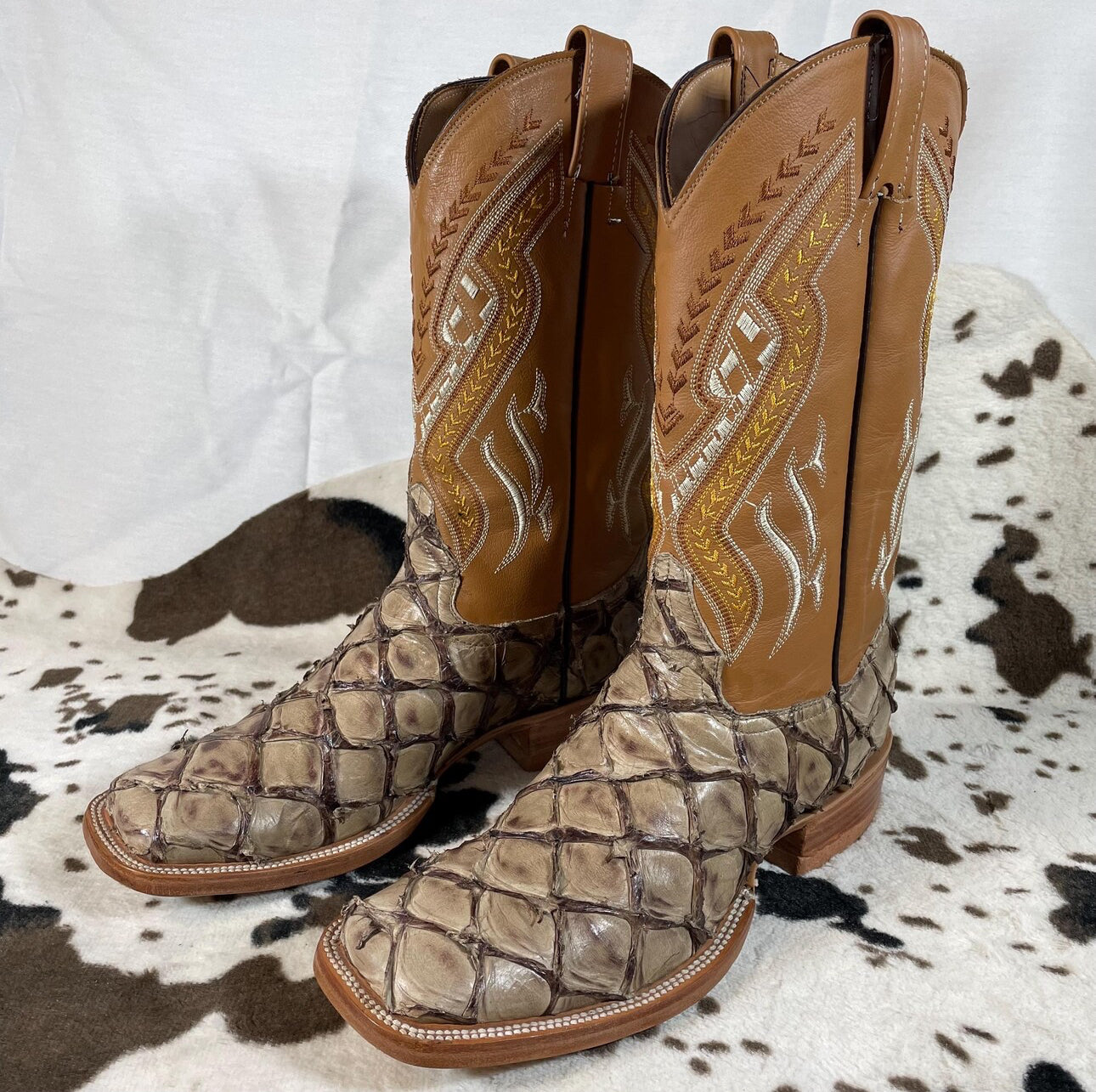 Men's authentic pirarucú cowboy boots, beige leather, size 9.5 (USA)