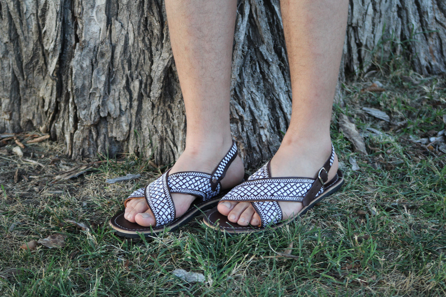 MENS EMBROIDERED HUARACHE Mexican sandals with cushioned sole