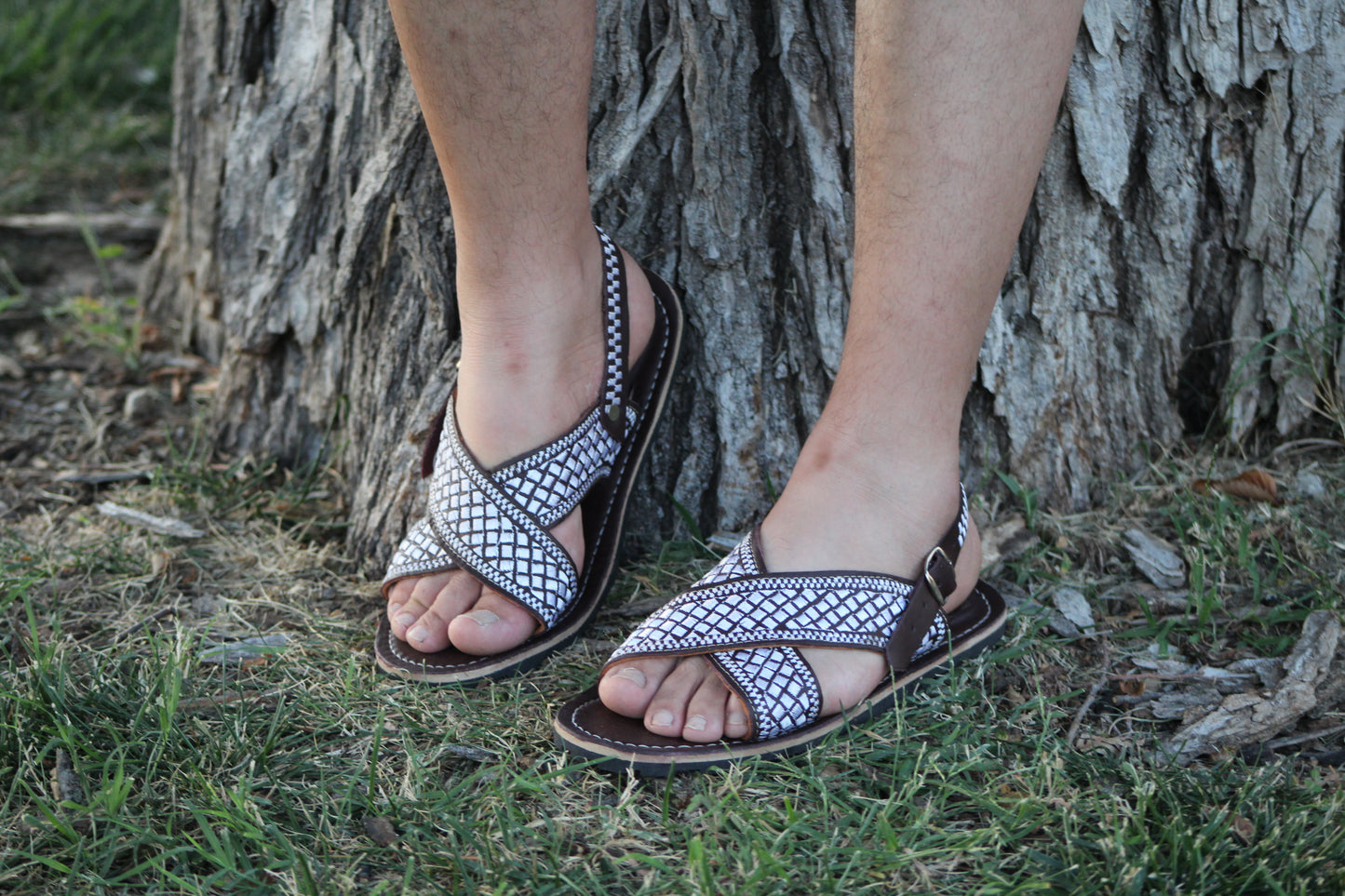 MENS EMBROIDERED HUARACHE Mexican sandals with cushioned sole