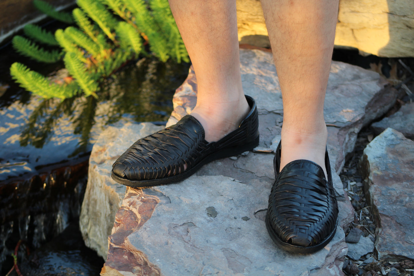 Huaraches para hombre de punta cerrada en color Black