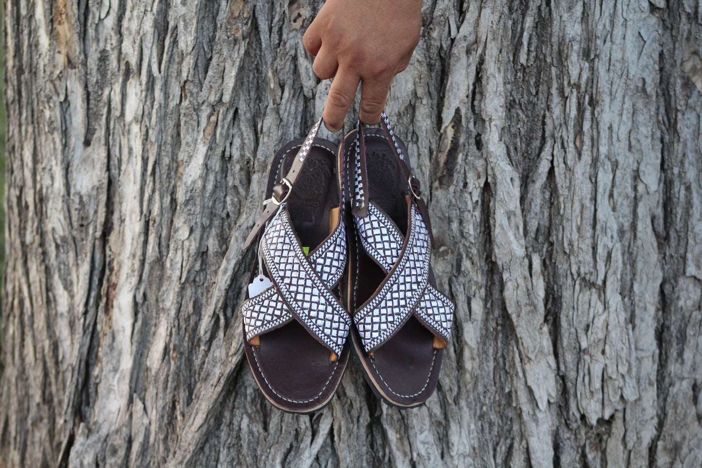 MENS EMBROIDERED HUARACHE Mexican sandals with cushioned sole