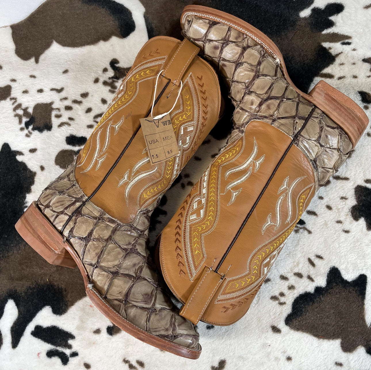 Men's authentic pirarucú cowboy boots, beige leather, size 9.5 (USA)