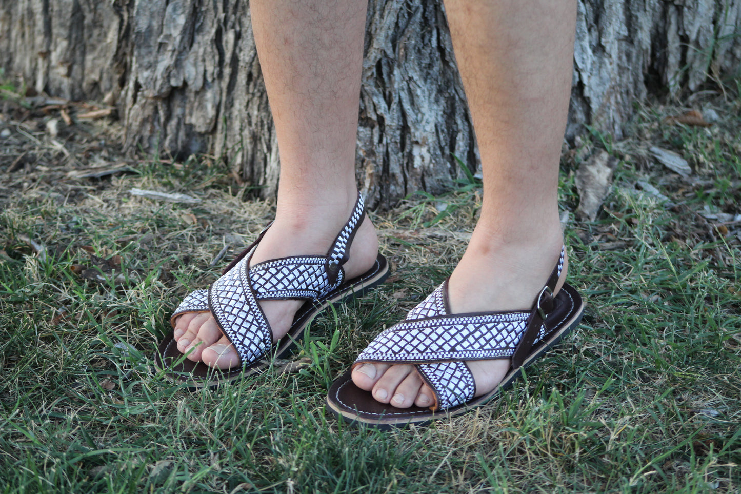MENS EMBROIDERED HUARACHE Mexican sandals with cushioned sole