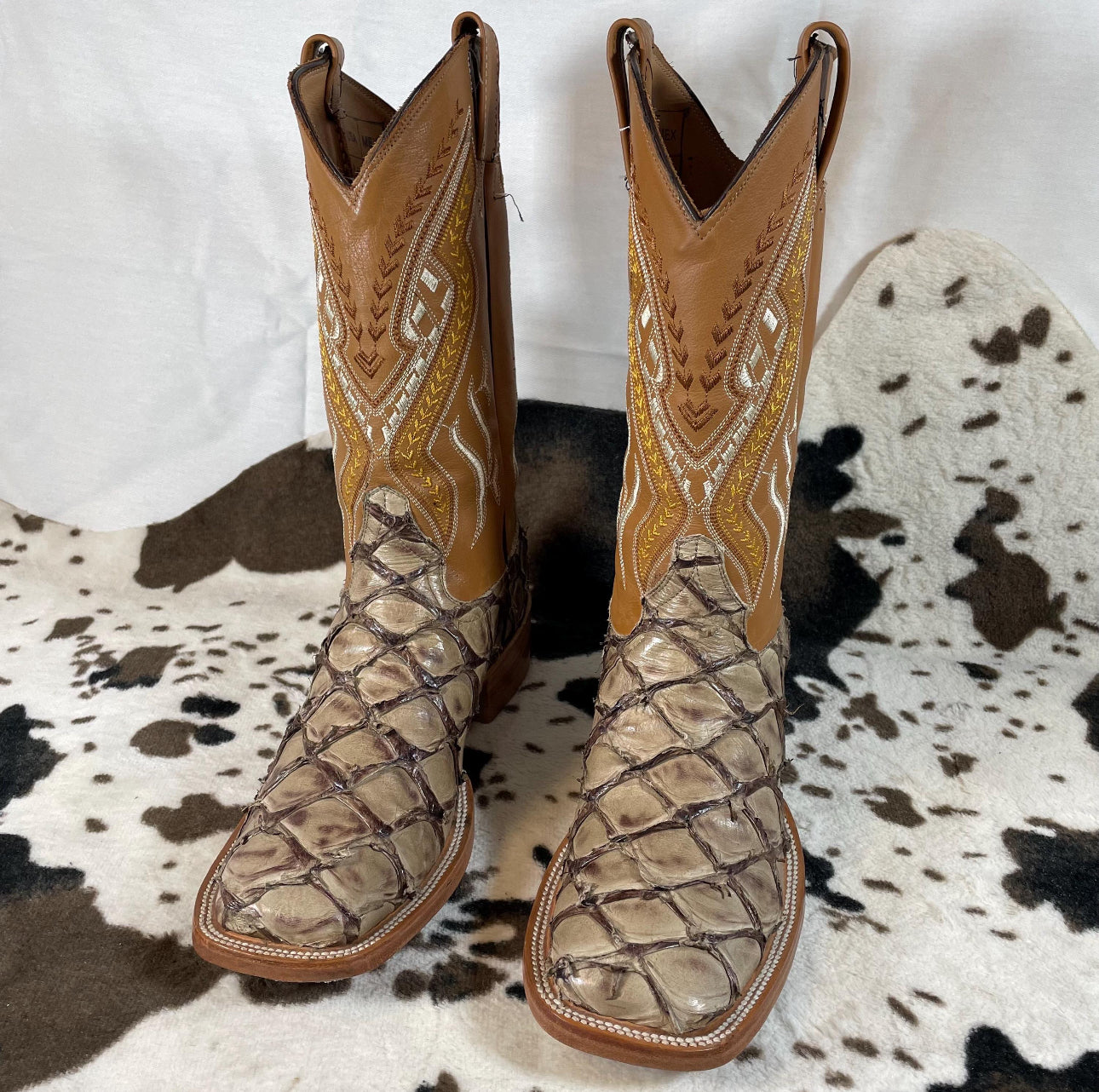 Men's authentic pirarucú cowboy boots, beige leather, size 9.5 (USA)